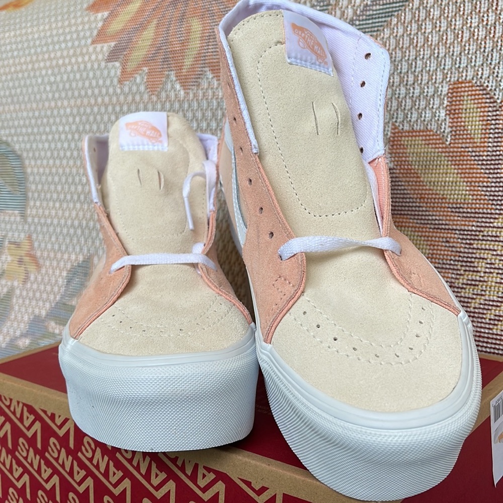 Vans Men’s Sk8-Hi Tapered Stacd
Color Block Peach
VN0A5JMKBOD
Platforms Sneakers - Picture 8 of 16